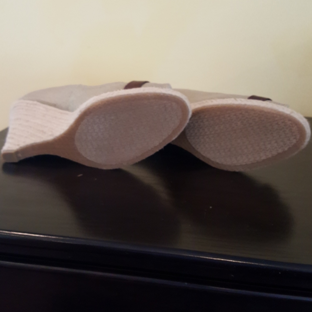 Shoes - Picture 3 of 4